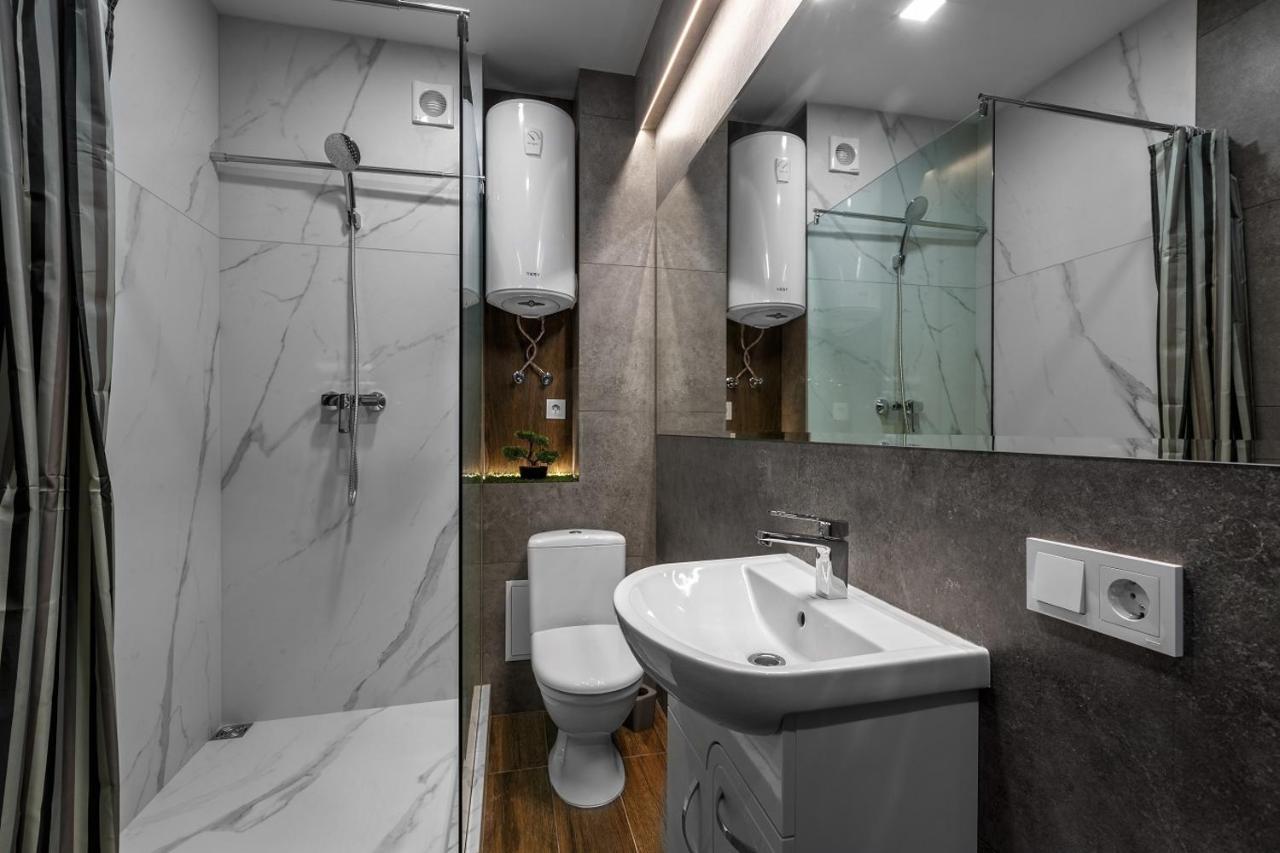 Apartment In The Center! Panoramic Windows! Fireplace! Chisinau Ngoại thất bức ảnh